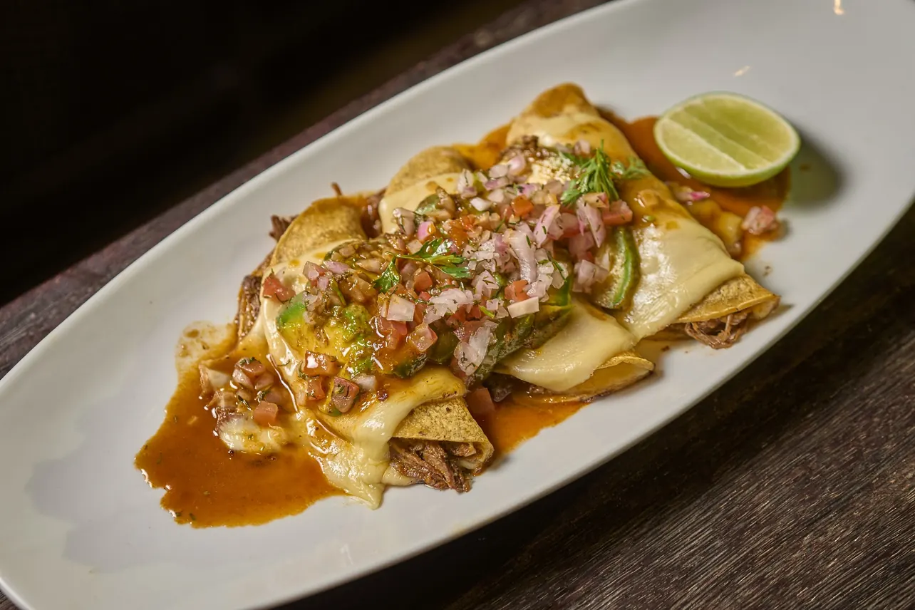 Enchiladas de birria de Flor de Sal